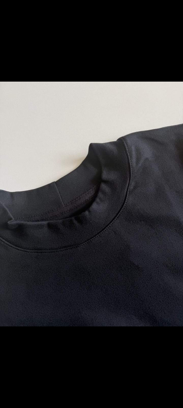 Camiseta Gola Média Escuras